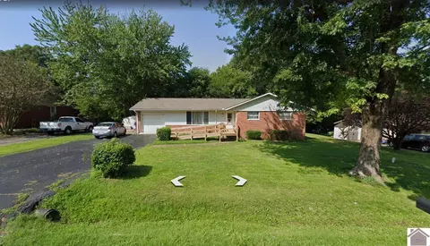 290 Riverside Dr, Paducah, KY 42003