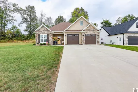 211 Hunters Ridge Dr, Paducah, KY 42001