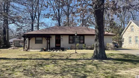 613 Joe Clifton Dr, Paducah, KY 42001