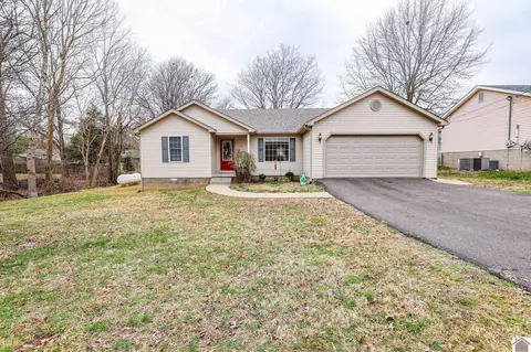 5835 Majestic Oak Dr, Paducah, KY 42003