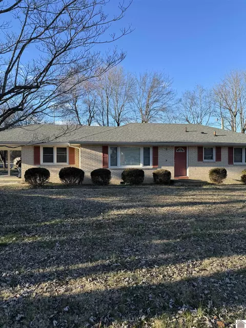 155 Riverside Dr, Paducah, KY 42003
