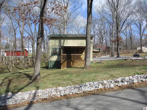 843 Rockcastle Lakeshore Dr, Cadiz, KY 42211