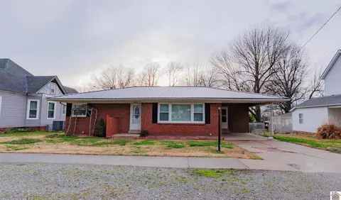 323 Olive St, La Center, KY 42056