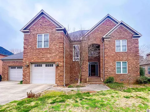 277 Country Club Ln, Murray, KY 42071