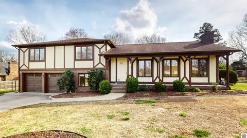 221 Wellsley Way, Paducah, KY 42003
