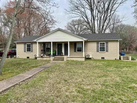 1300 Peggy Ann Dr, Murray, KY 42071