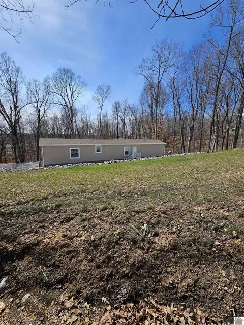 886 Cantrell Rd, Eddyville, KY 42038