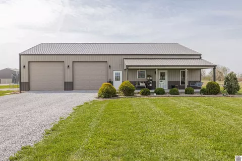 1633 Burnetts Chapel Rd, Farmington, KY 42040