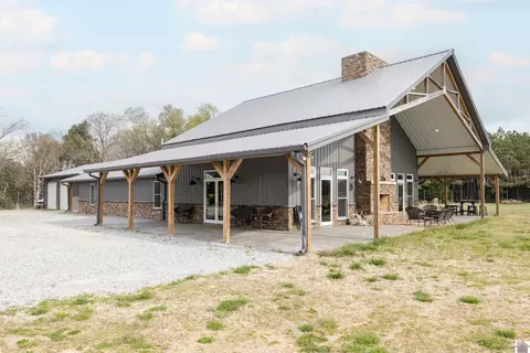 2695 Grubbs Rd, New Concord, KY 42076