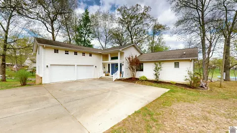 37 Shore Ln, Benton, KY 42025