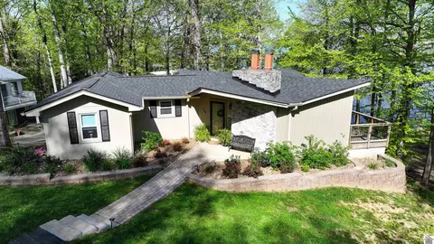 235 Forest Glen Dr, Eddyville, KY 42038