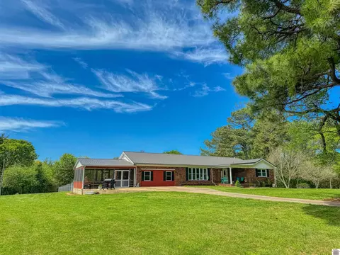 233 Cedarhaven Dr, Murray, KY 42071