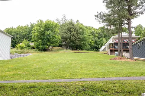 143 S Ash St, Kuttawa, KY 42055