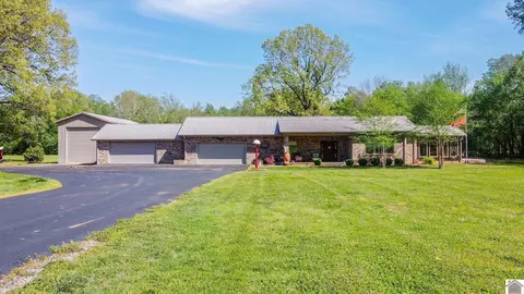 1557 Oak Park Blvd, Calvert City, KY 42029