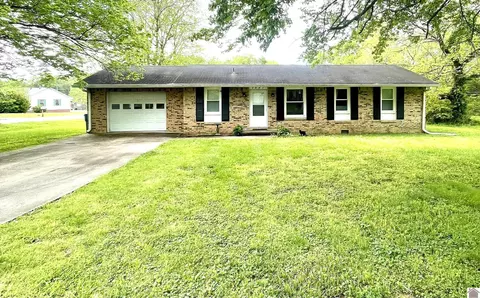 1501 Clayshire Dr, Murray, KY 42071