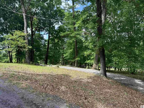 2728 Hillside Cir, Cadiz, KY 42211