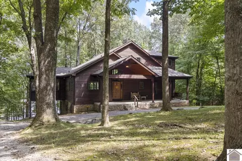 95 Woodmont Dr, Cadiz, KY 42211