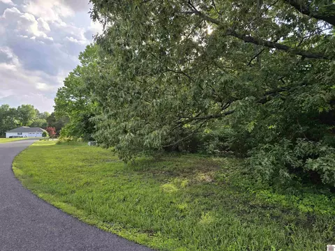 415 Marco St, Benton, KY 42025 photo 2