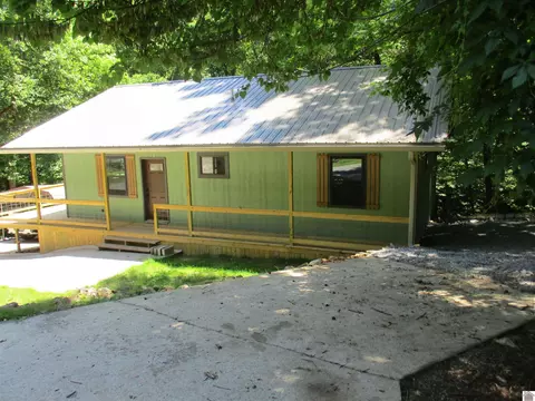101 Cedar Pt, Cadiz, KY 42211