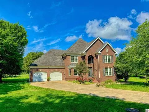 315 Country Club Ln, Murray, KY 42071