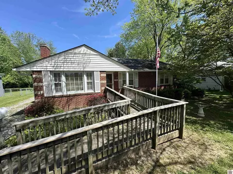 309 13th St, Murray, KY 42071