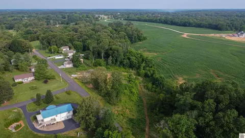 5740 Warrendale Dr, Paducah, KY 42003