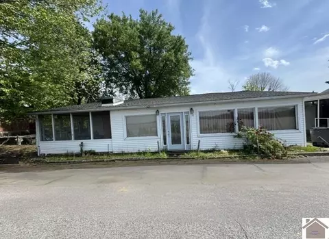 115 Riverfront Dr, Smithland, KY 42081