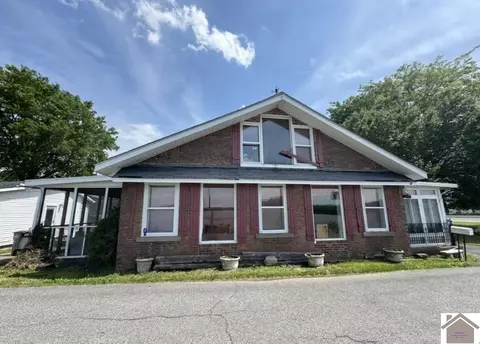 109 Riverfront Dr, Smithland, KY 42081