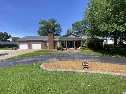 604 11th St, Murray, KY 42071