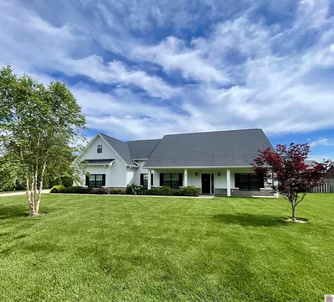 27 Austin Ct, Murray, KY 42071