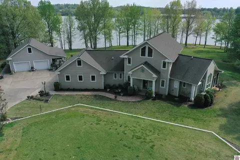 410 Peninsula Dr, Eddyville, KY 42038