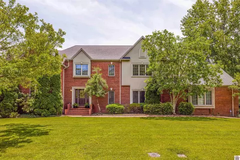 2001 Melrose Dr, Murray, KY 42071