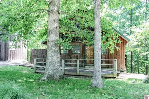469 Palisades Dr, Eddyville, KY 42038