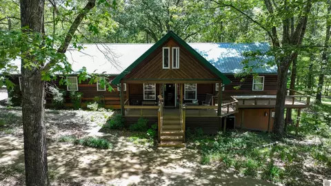 613 Periwinkle Hill Rd, Cadiz, KY 42211