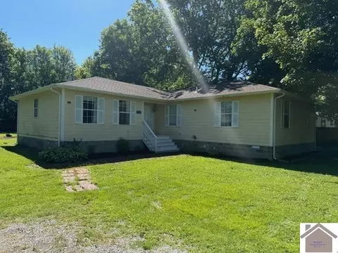 7354 Old Madisonville Rd, Hopkinsville, KY 42240