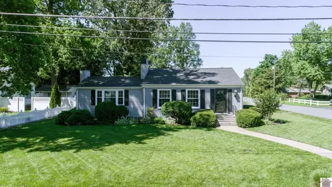 301 Wedgewood Pl, Paducah, KY 42001