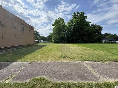 822 Clark St, Paducah, KY 42003