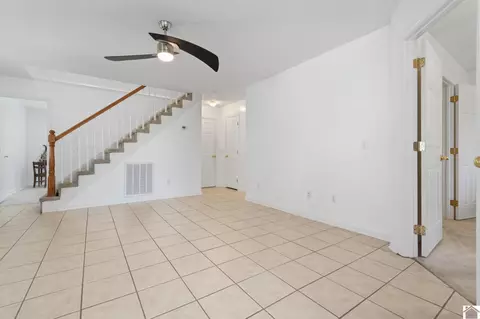 414 Chantilly Dr, Murray, KY 42071 photo 9