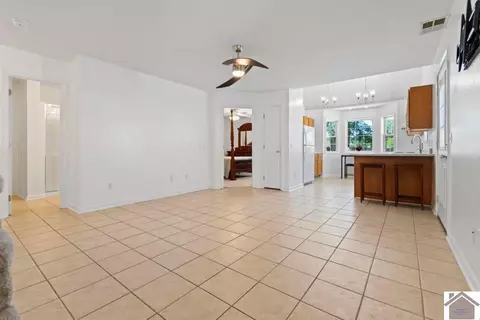 414 Chantilly Dr, Murray, KY 42071 photo 8