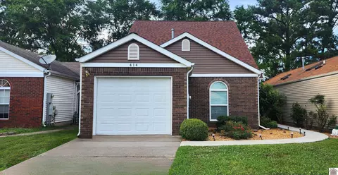 414 Chantilly Dr, Murray, KY 42071
