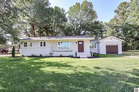 7320 Blandville Rd, Paducah, KY 42001