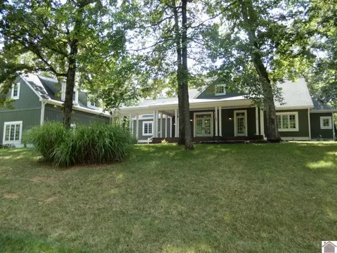 706 Marina Village Dr, Grand Rivers, KY 42045