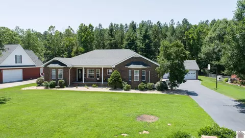 141 W Edinborough Dr, Murray, KY 42071