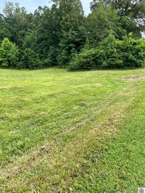 6535 Candlelight Dr, Paducah, KY 42003