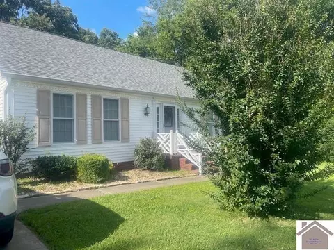 1602 Tabard Dr, Murray, KY 42071 photo 2