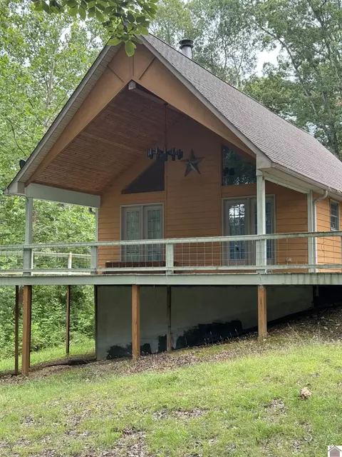 190 Wooded Acres Ln, Murray, KY 42071