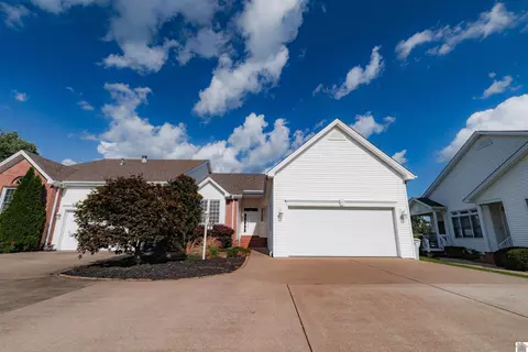 2 Village Dr, Paducah, KY 42003