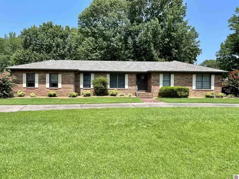 1800 Gatesborough Cir, Murray, KY 42071