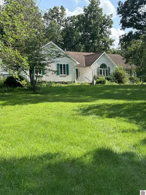 2362 Mott City Rd, Marion, KY 42064