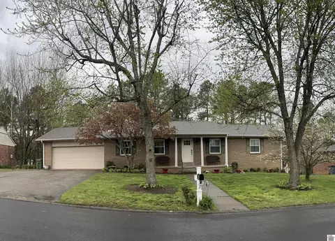 1323 Fairway Cir, Mayfield, KY 42066